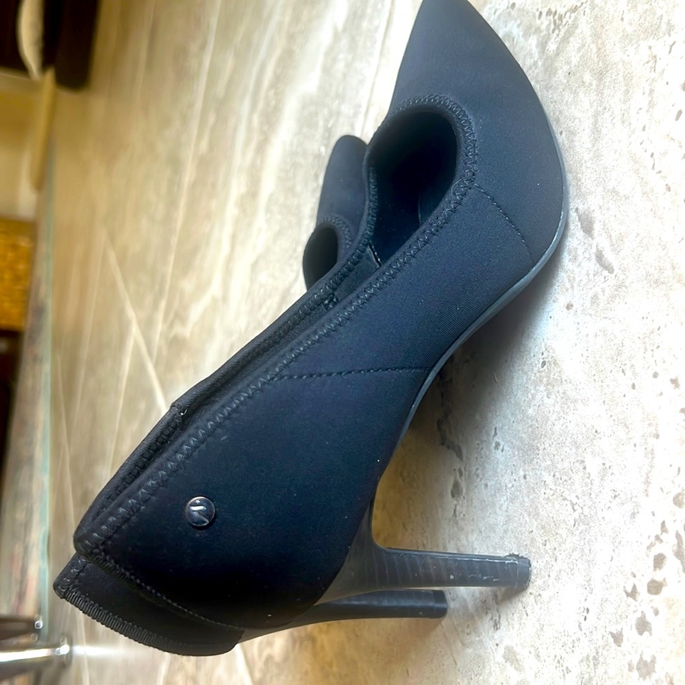 Black High Heel Simply Vera Wang (8.5)